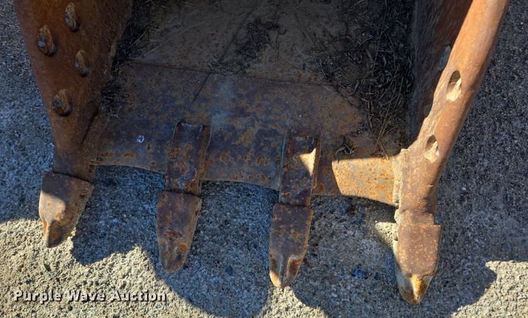 image for item LW9833 Caterpillar excavator bucket