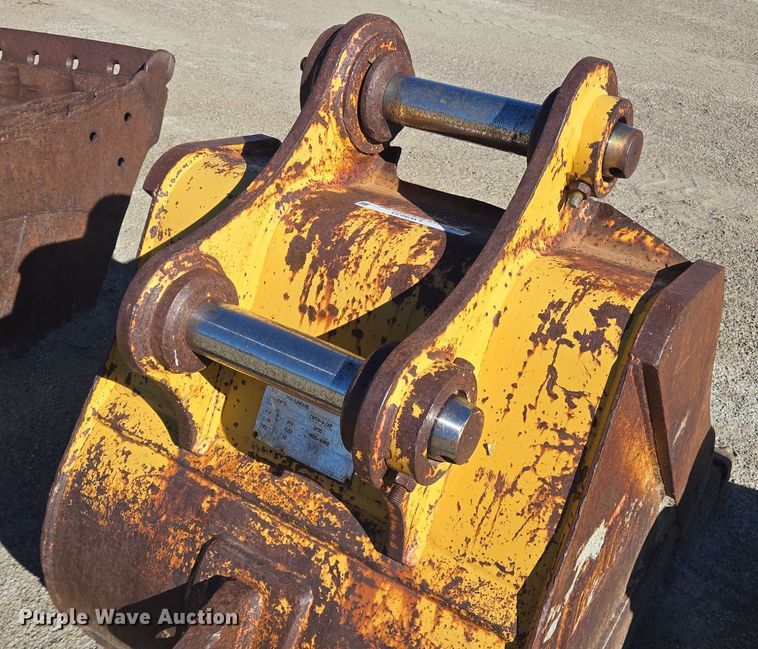 image for item LW9833 Caterpillar excavator bucket