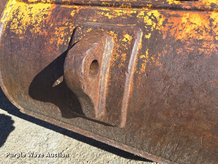 image for item LW9833 Caterpillar excavator bucket