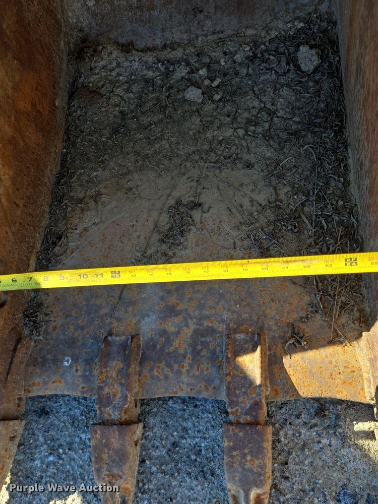 image for item LW9833 Caterpillar excavator bucket