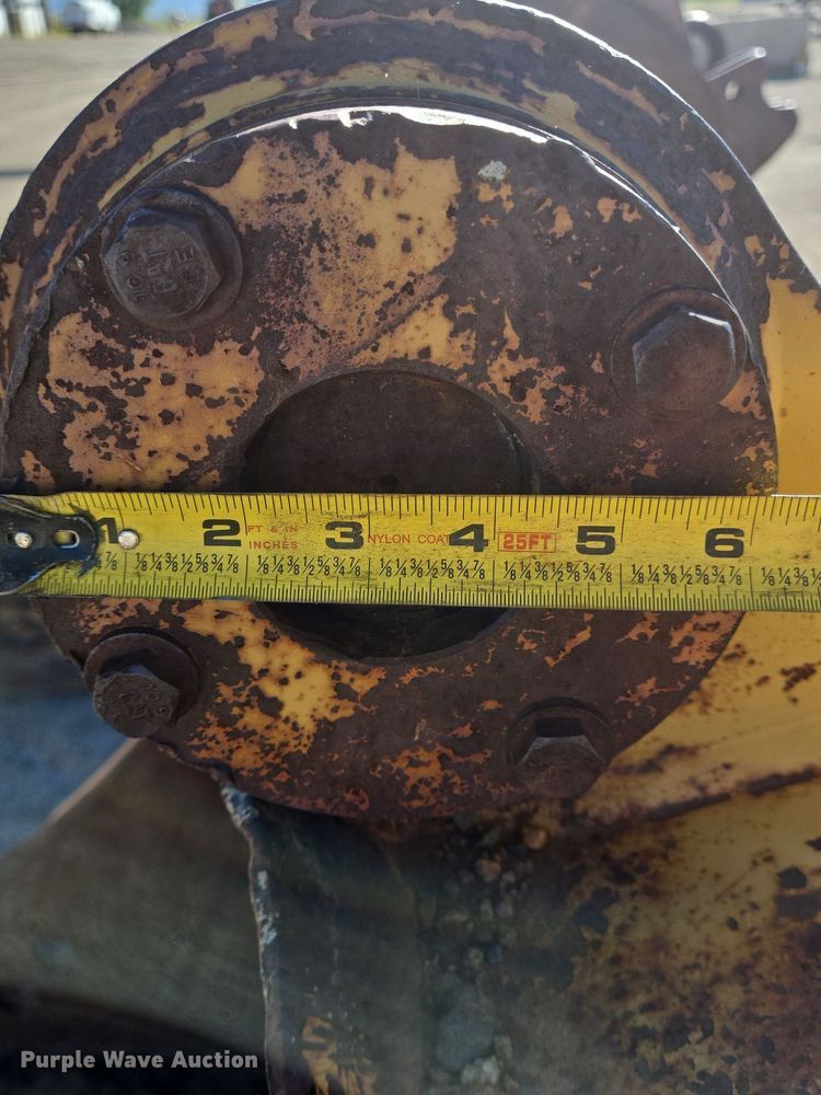 image for item LW9833 Caterpillar excavator bucket