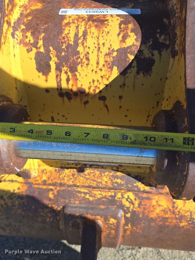 image for item LW9833 Caterpillar excavator bucket