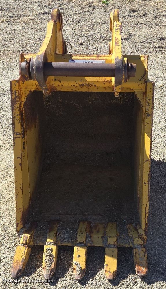 image for item LW9836 Excavator bucket