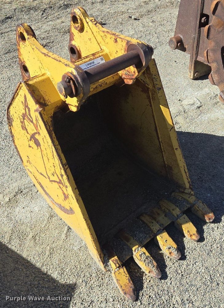image for item LW9836 Excavator bucket