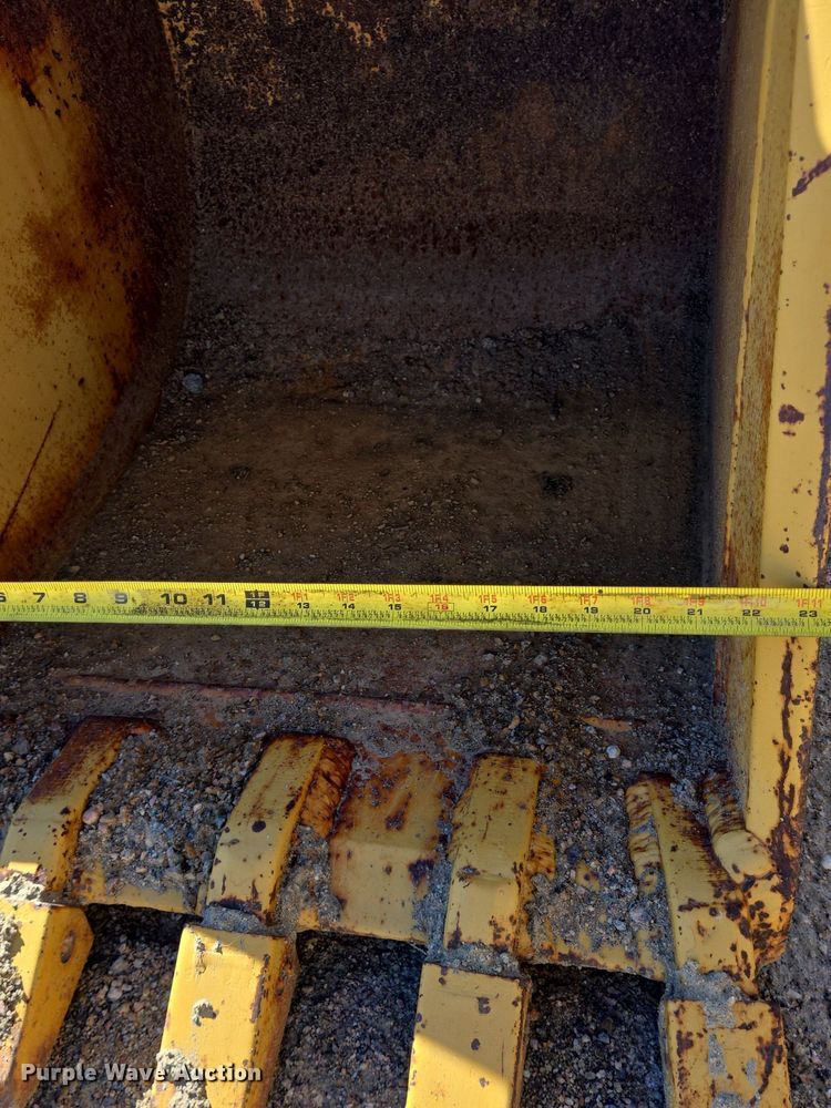 image for item LW9836 Excavator bucket