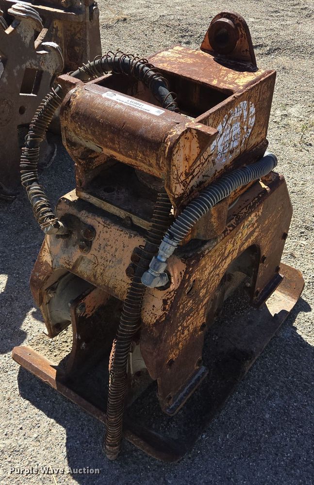 image for item LW9841 Plate compactor
