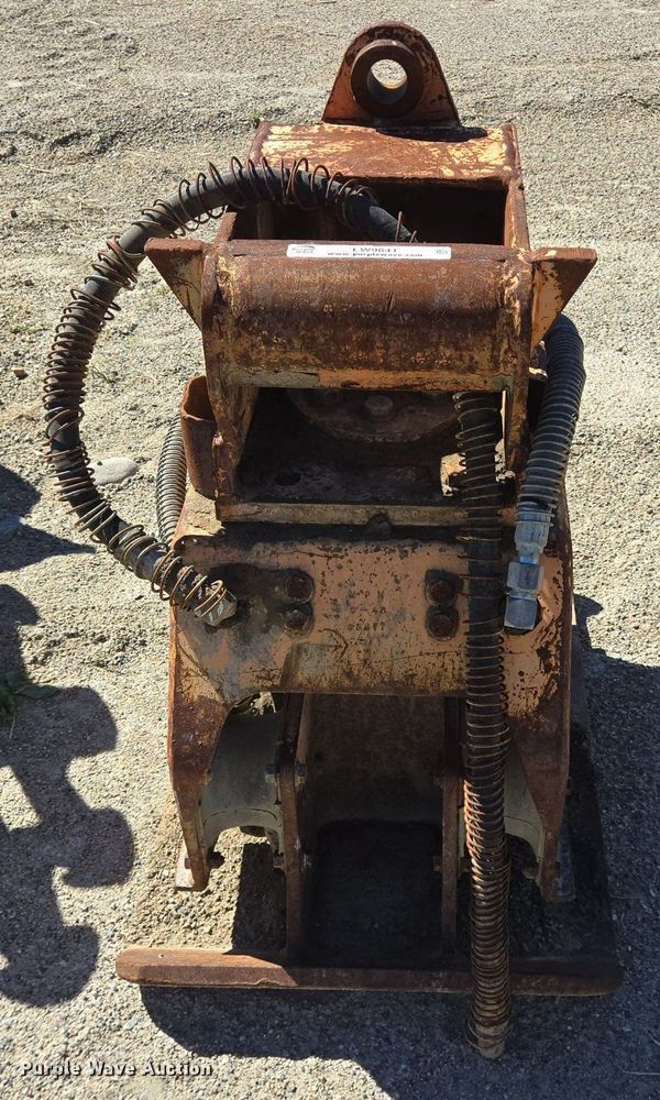 image for item LW9841 Plate compactor