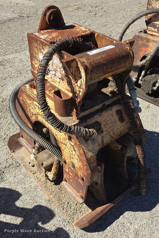 image for item LW9841 Plate compactor