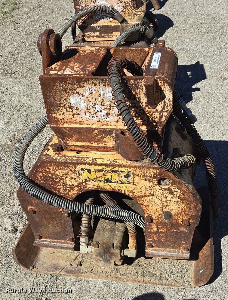 image for item LW9841 Plate compactor