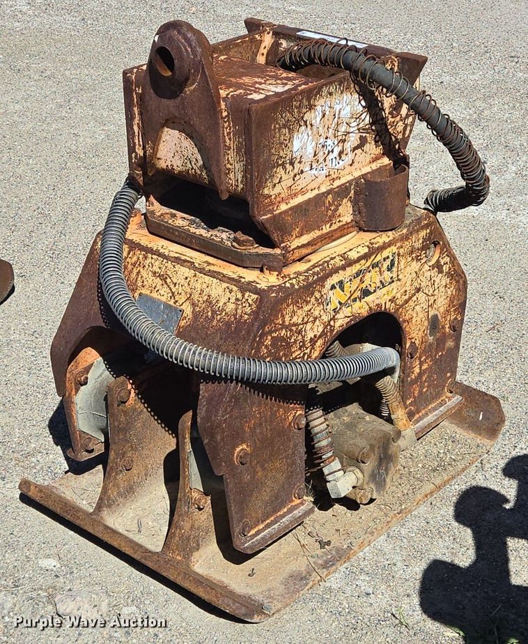 image for item LW9841 Plate compactor