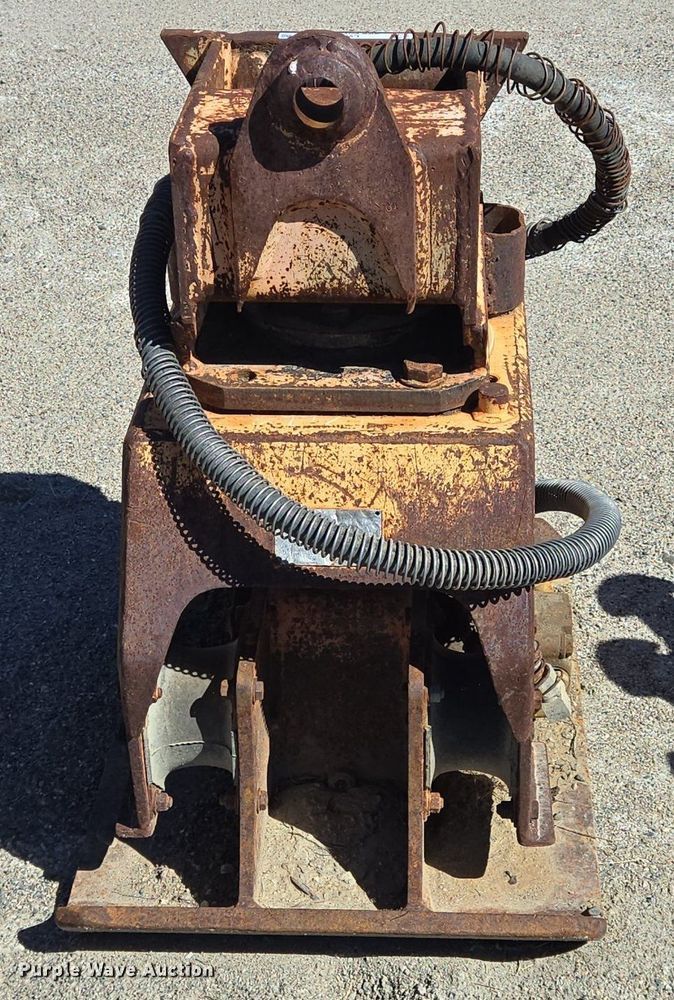 image for item LW9841 Plate compactor