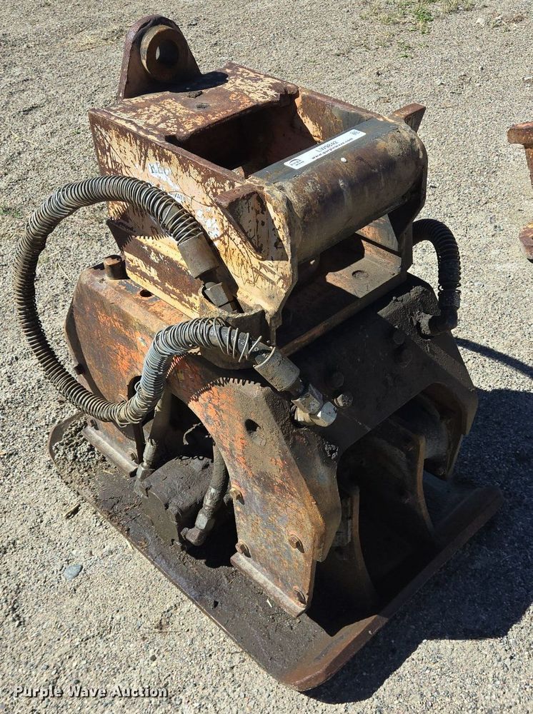 image for item LW9842 NPK plate compactor