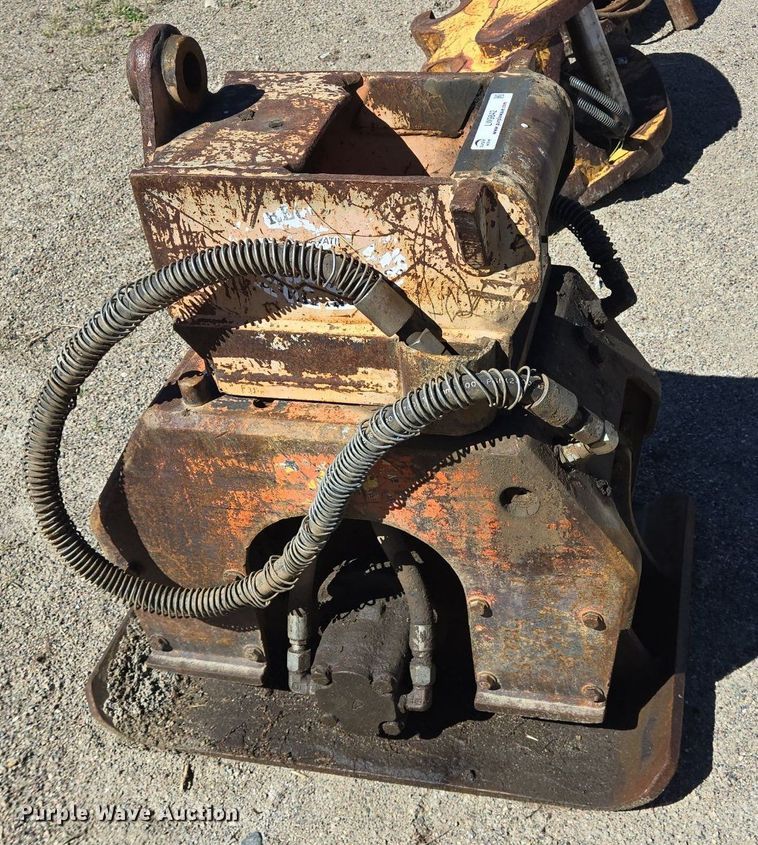 image for item LW9842 NPK plate compactor