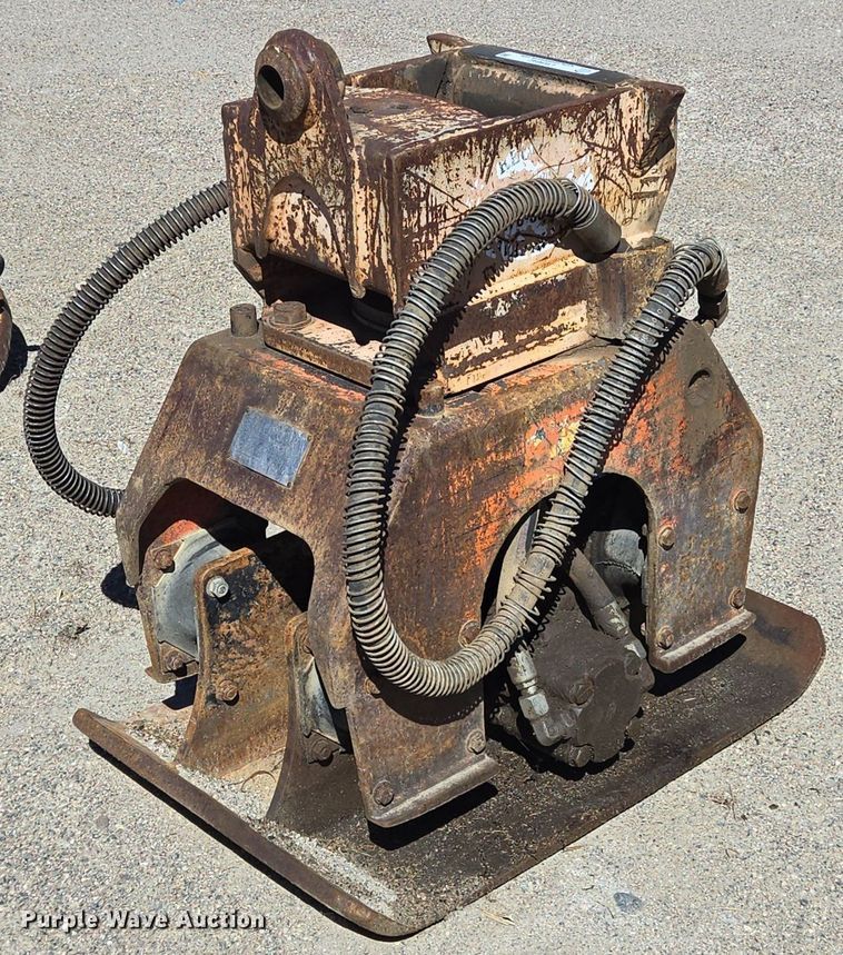 image for item LW9842 NPK plate compactor