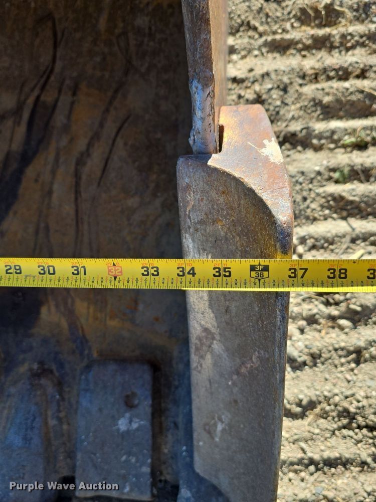 image for item LW9846 1997 Caterpillar 325B L excavator