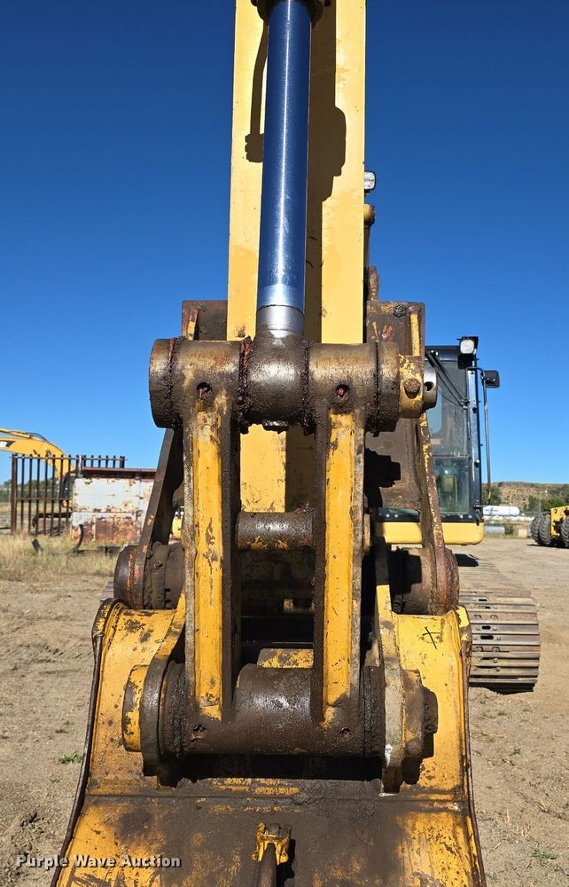 image for item LW9846 1997 Caterpillar 325B L excavator