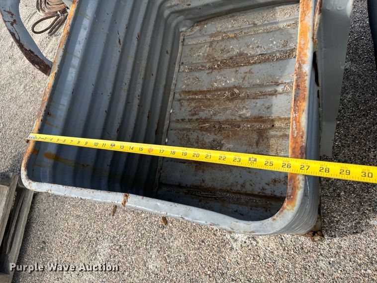 image for item LW9853 Livestock equipment