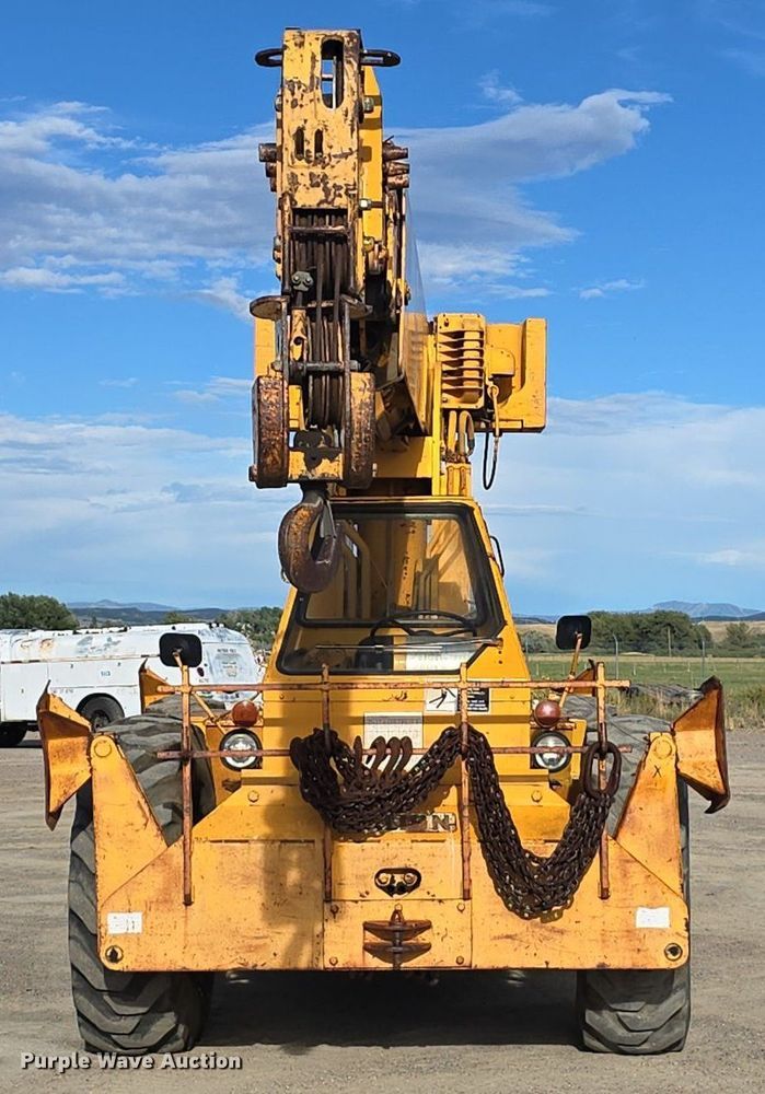 image for item LW9855 1970 Galion C-125 crane