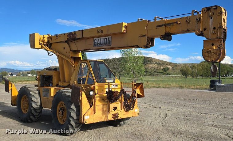 image for item LW9855 1970 Galion C-125 crane