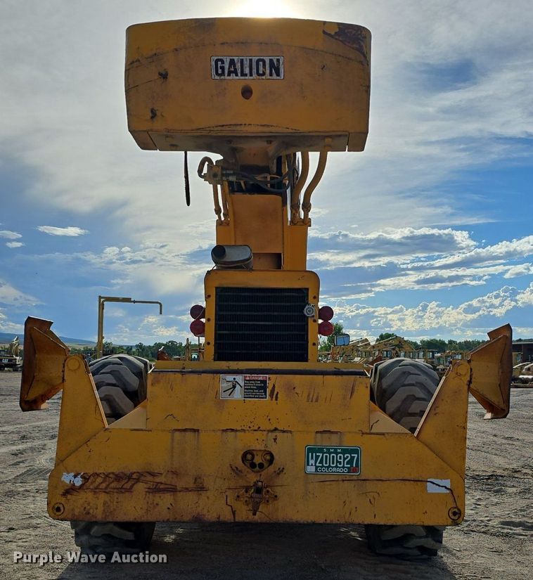 image for item LW9855 1970 Galion C-125 crane