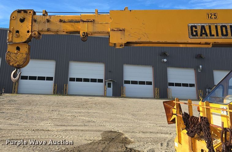 image for item LW9855 1970 Galion C-125 crane