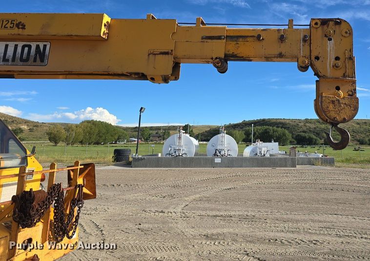 image for item LW9855 1970 Galion C-125 crane