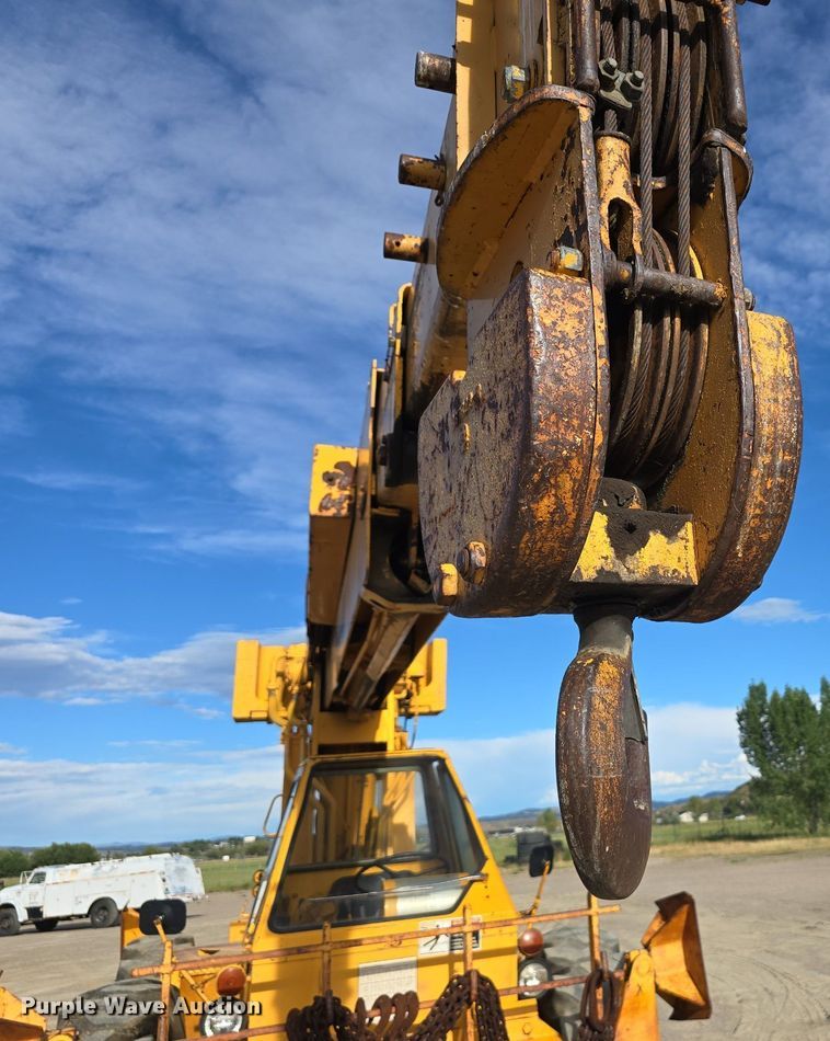 image for item LW9855 1970 Galion C-125 crane