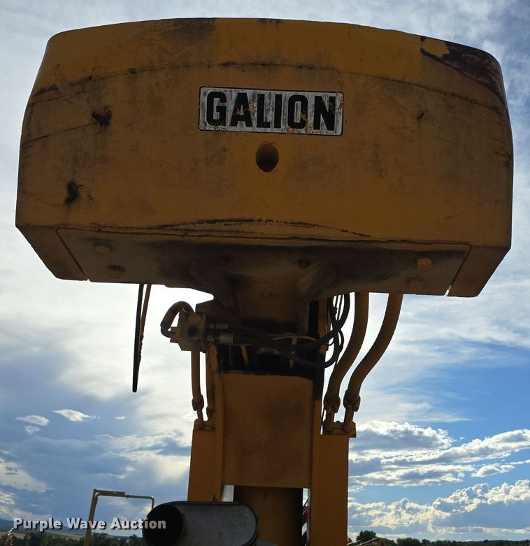 image for item LW9855 1970 Galion C-125 crane
