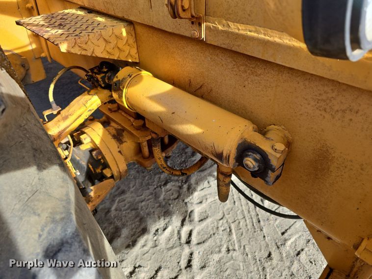 image for item LW9855 1970 Galion C-125 crane