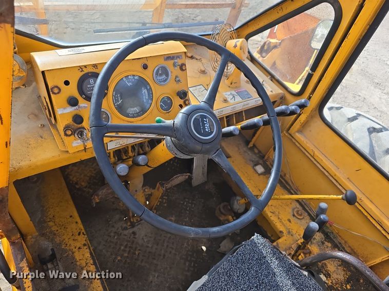 image for item LW9855 1970 Galion C-125 crane