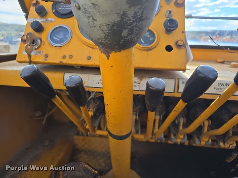 image for item LW9855 1970 Galion C-125 crane