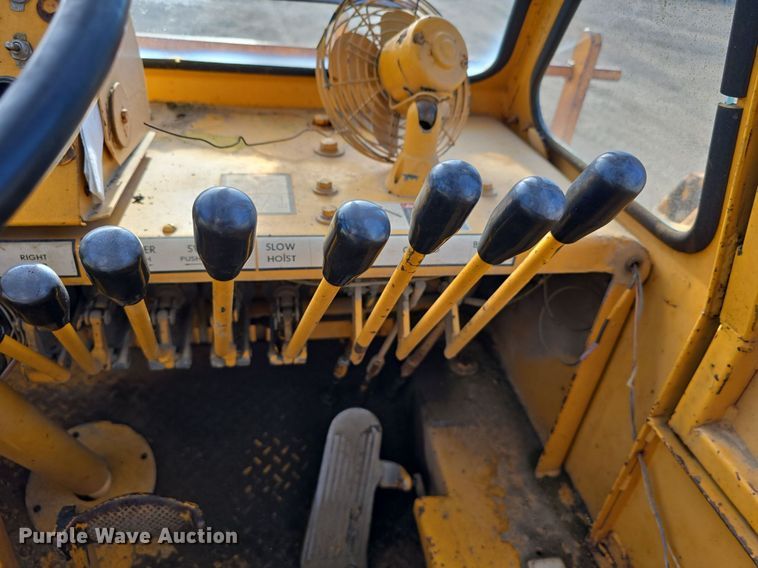 image for item LW9855 1970 Galion C-125 crane