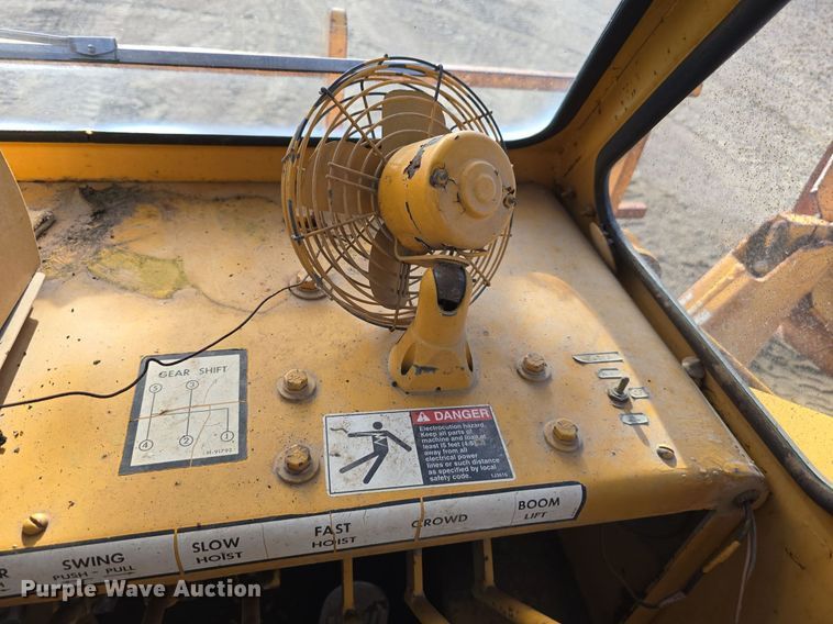 image for item LW9855 1970 Galion C-125 crane