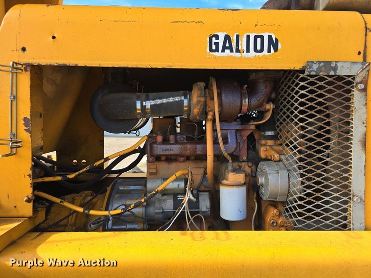 image for item LW9855 1970 Galion C-125 crane