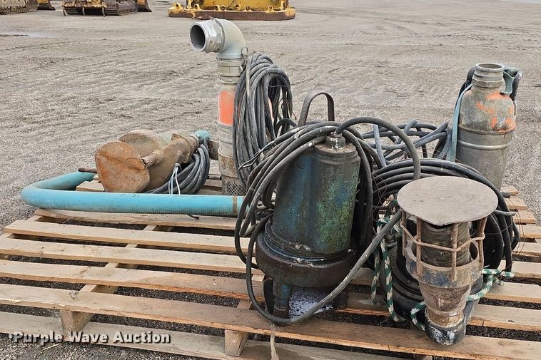 image for item LW9877 Approximately 5 submersible pumps