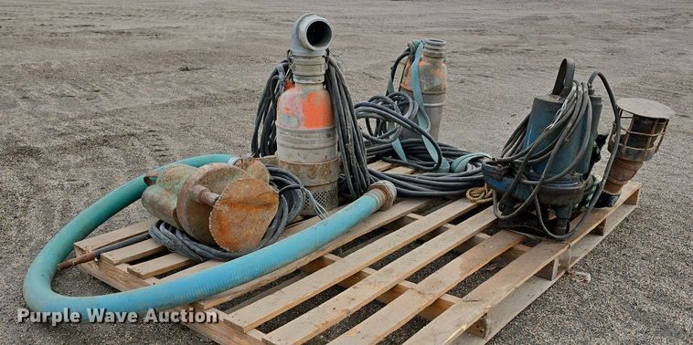 image for item LW9877 Approximately 5 submersible pumps