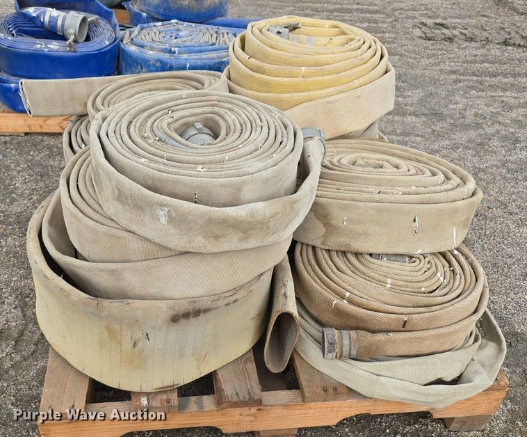 image for item LW9877 Approximately 5 submersible pumps