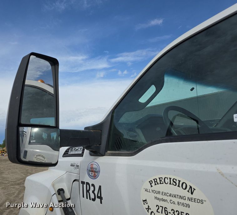 image for item LW9880 2017 Ford F750 Super Duty utility / service truck