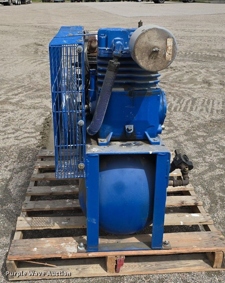 image for item LW9881 2008 Quincy G211H30HCB air compressor