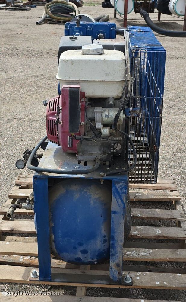 image for item LW9881 2008 Quincy G211H30HCB air compressor