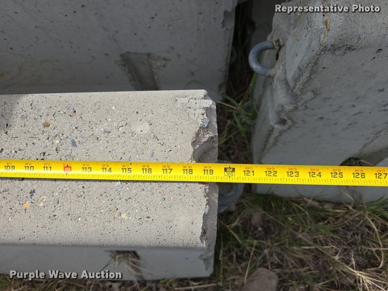 image for item ZA0481 (20) concrete barriers