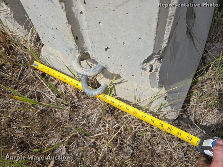 image for item ZA0485 (20) concrete barriers