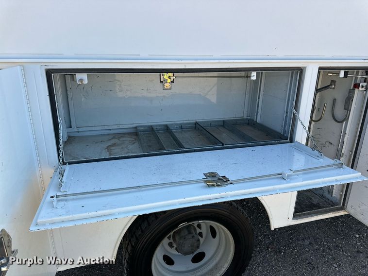 image for item DD3227 2008 Ford F550 Super Duty  Crew Cab utility / service truck