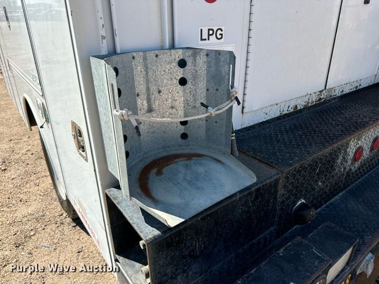 image for item DD3227 2008 Ford F550 Super Duty  Crew Cab utility / service truck