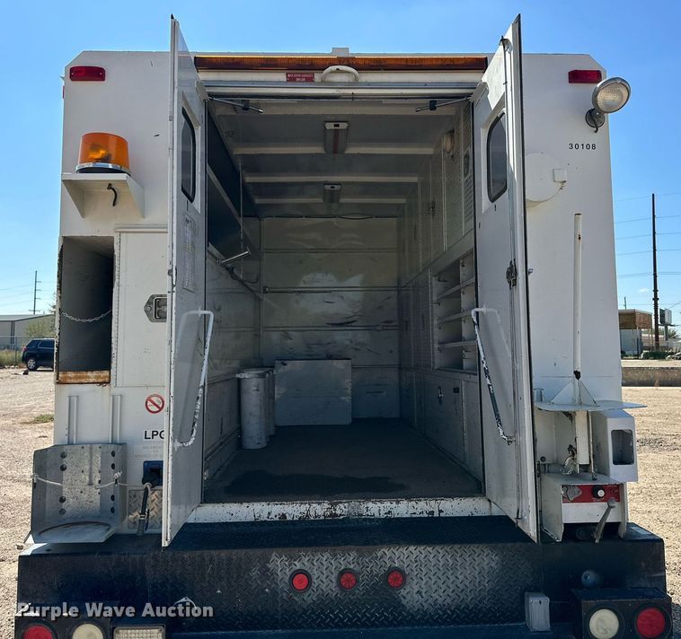 image for item DD3227 2008 Ford F550 Super Duty  Crew Cab utility / service truck