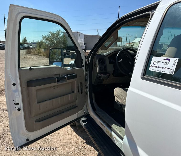 image for item DD3227 2008 Ford F550 Super Duty  Crew Cab utility / service truck