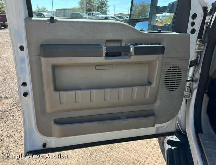 image for item DD3227 2008 Ford F550 Super Duty  Crew Cab utility / service truck