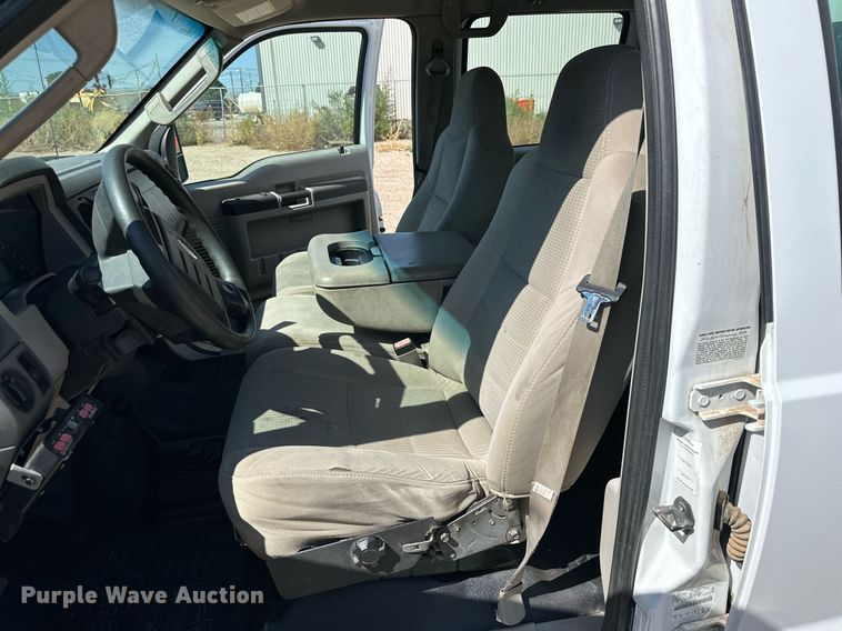 image for item DD3227 2008 Ford F550 Super Duty  Crew Cab utility / service truck