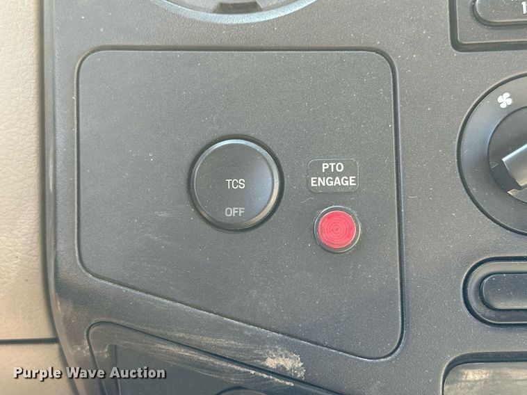 image for item DD3227 2008 Ford F550 Super Duty  Crew Cab utility / service truck