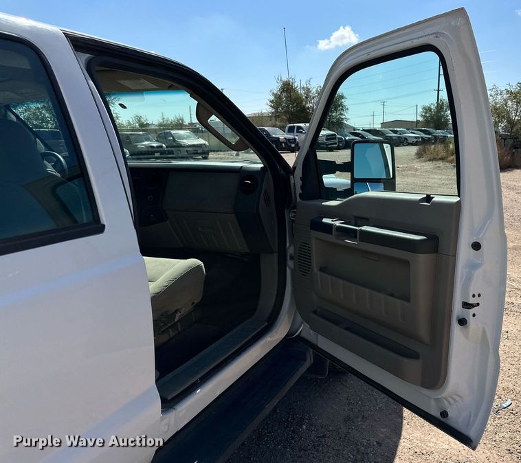 image for item DD3227 2008 Ford F550 Super Duty  Crew Cab utility / service truck